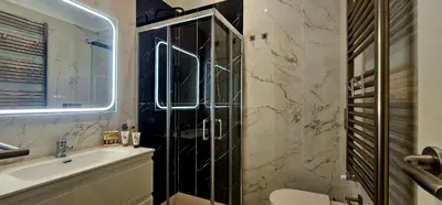 a bathroom with a sink and a shower and a sink at Il Magnifico Superior Rooms 400m from Tiburtina Railway Station and 290m from Metro in Rome