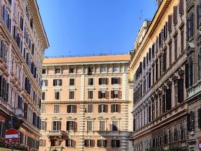 a large building in the middle of two buildings at Appartamento Gracchi 15 in Rome