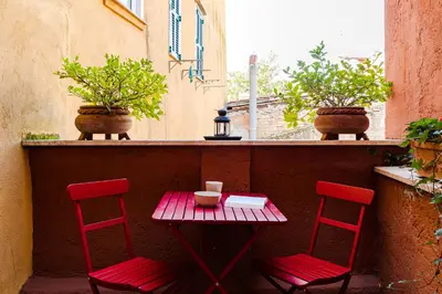 a red table and two chairs sitting on a balcony at Residenza del Cedro in Rome