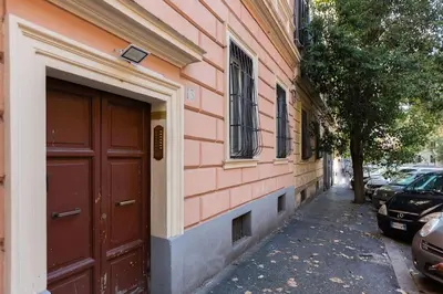 a building with a brown door next to a street at Centro Piccolo attico da sogno in Rome
