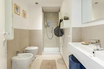 a bathroom with a shower and a toilet and a sink at Appartamento moderno a due passi dal Colosseo in Rome