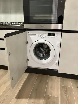 a washing machine in a kitchen with a microwave at Blessed House in Rome