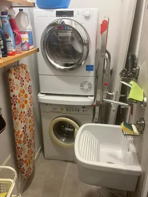 a washing machine and a washer in a small room at Anna Lucia's Flat vicino a Trastevere e al San Camillo in Rome