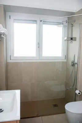 a bathroom with a shower and a toilet and a sink at Appartamento tra Piramide e Garbatella - Urbe Romana in Rome