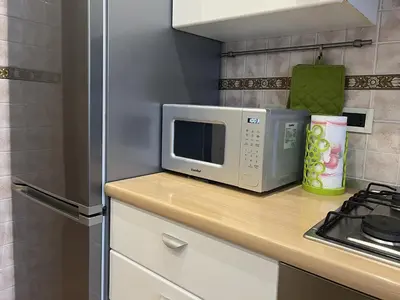 a microwave sitting on top of a counter in a kitchen at Home Roma Testaccio in Rome
