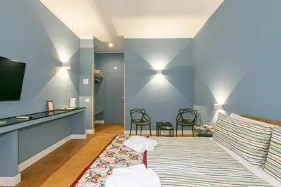 a room with blue walls and a flat screen tv at Home Baccina 28 in Rome