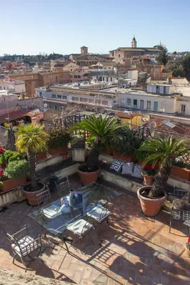 a view of a city with palm trees in pots at Terrazze di Venere in Rome