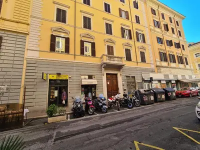 a row of motorcycles parked in front of a building at BnB Rooms And Comfort in Rome