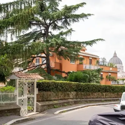 Vatican City Historic Center -Luxury Flat with Garden and Private Parking