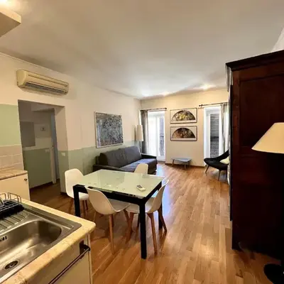 Campo dei fiori - cozy and central apt