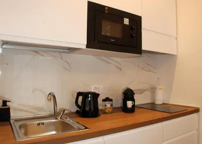 a kitchen counter with a sink and a microwave at Viva la vida in Rome in Rome