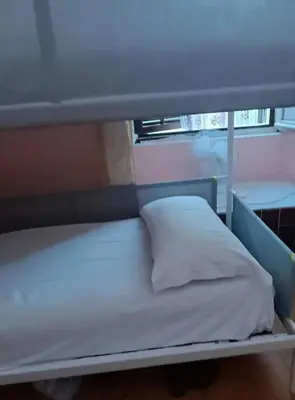 a bunk bed with a pillow in a room at Qiyuan Hotel in Rome