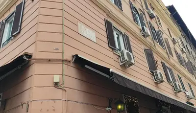 a building with windows on the side of it at Vatican Luxury Duplex in Rome