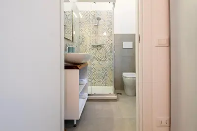 a small bathroom with a sink and a toilet at Una stanza alPigneto in Rome