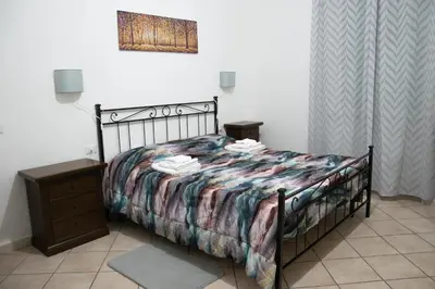 a bedroom with a bed and a dresser and a bed sidx sidx sidx sidx at Casa di Roberto - Metro e Servizi a due passi! in Rome