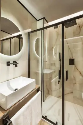 a bathroom with a sink and a shower at Oriana Homèl Roma in Rome