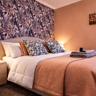 Mari & Lucio Bright Rome Apartment Sleeps 4 near Metro Basilica San Paolo- 4 Stops to Colosseum- Wi-Fi AC