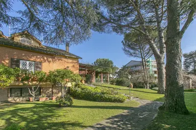 a house with a tree in the yard at Rome Garden Hill in Rome