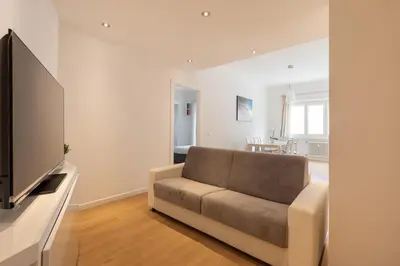 a living room with a couch and a flat screen tv at Appartamento Elegante e Luminoso con Metro Vicina in Rome
