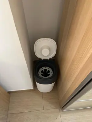 a trash can in the corner of a room at Betterplace 2 in Rome
