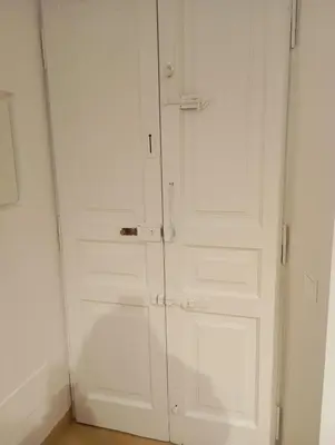 a white closet with a door in a room at Grazioso e moderno nuovo appartamento in Rome