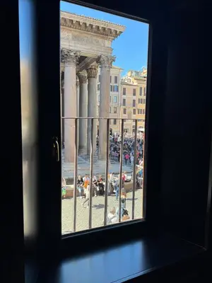 a window with a view of the brandenburg gate at Pantheon Suite - Residenze di Charme in Rome
