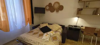 a small bedroom with a bed and a table at MURA DI PRATI - Spazioso appartamento per 8 a San Pietro in Rome