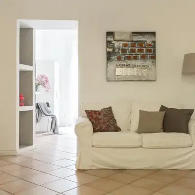 Santonofrio Apartments Silver e White