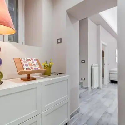 LuxurySistersHouse 2 min Colosseum