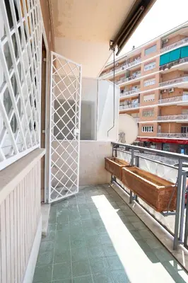 a room with a bench and a building at Home d'élite Gregory in Rome