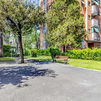 Elegant and spacious apartment facing the subway near the Vatican