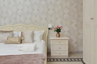 a bedroom with a white bed and a wall at Interno 5 elegante residenza per 10 pax vicina a Colosseo e Santa Maria Maggiore in Rome