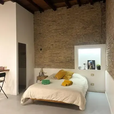 Veronica House