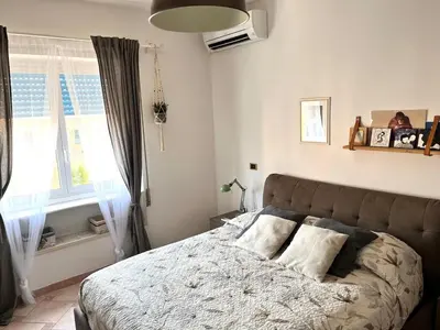 a bedroom with a bed and a window at Casa di Ross in Rome