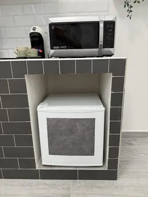 a microwave sitting on top of a kitchen counter at Nest Love collazia Roma 1500 mt dal Colosseo in Rome
