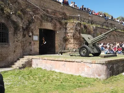 a large crowd of people looking at a cannon at Mazza Stay in Rome