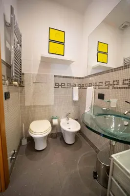 a bathroom with a toilet and a sink at La casetta nascosta in Rome