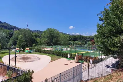 a park with two tennis courts in a park at Flaminio Arte & Musica in Rome