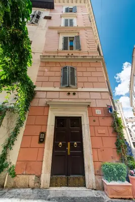 a tall building with a door and a window at Appartamento vicolo Savelli in Rome