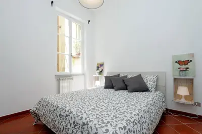 a bedroom with a bed with a black and white comforter at Le Rondinelle di Trastevere in Rome
