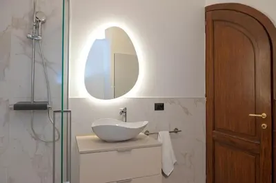 a bathroom with a bowl sink and a mirror at Dimora Conti in Rome