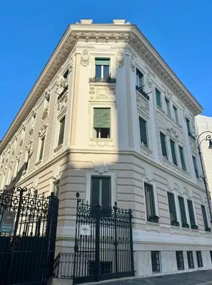 a white building with a fence in front of it at Appartamento Il Tempio Della Capitale in Rome