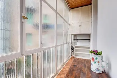 a hallway with windows and a vase of flowers at Casa Vacanza Home Sweet Home di Fatha in Rome