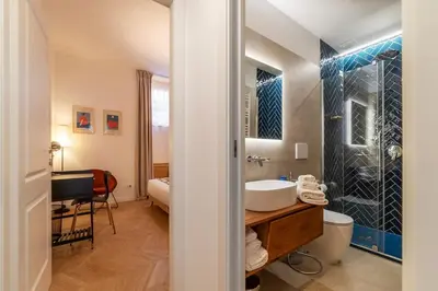 a bathroom with a sink and a shower at Appartamento moderno e silenzioso a Trastevere in Rome