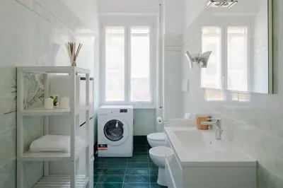 a white bathroom with a washing machine in it at Appartamento panoramico vicino San Pietro e Vaticano in Rome