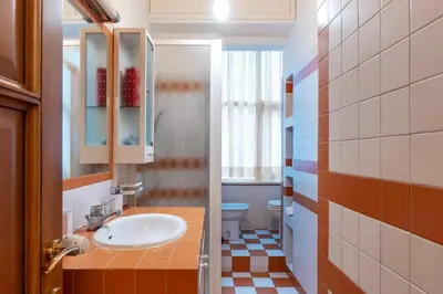 a bathroom with a sink and a toilet at Appartamento ben collegato con aeroporto e centro in Rome