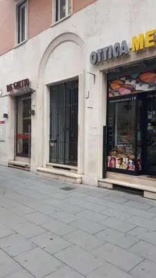 a store on a city street with two store fronts at CinqueSogni Guest House in Rome