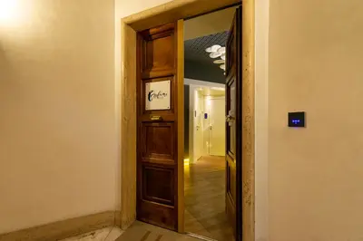 a door with a mirror in a hallway at Maison Pellegrino in Rome