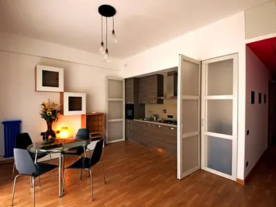 a kitchen and dining room with a table and chairs at Casa Vacanze Shivon in Rome