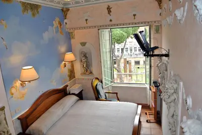 a bedroom with a bed and a window at Hotel Barrett in Rome